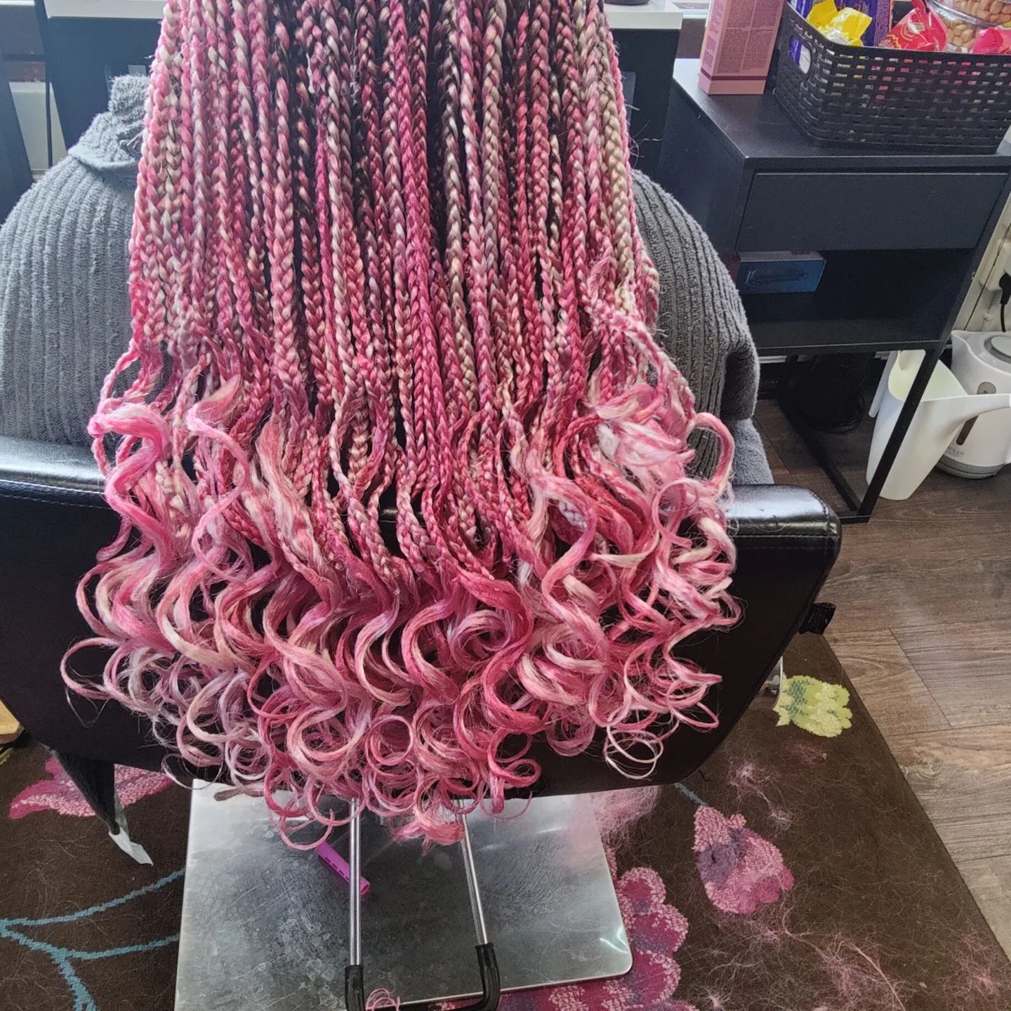 Dezjoi Beauty Palace - African Hair Braiding | Best Hairdressing Salon Finland kuva 3