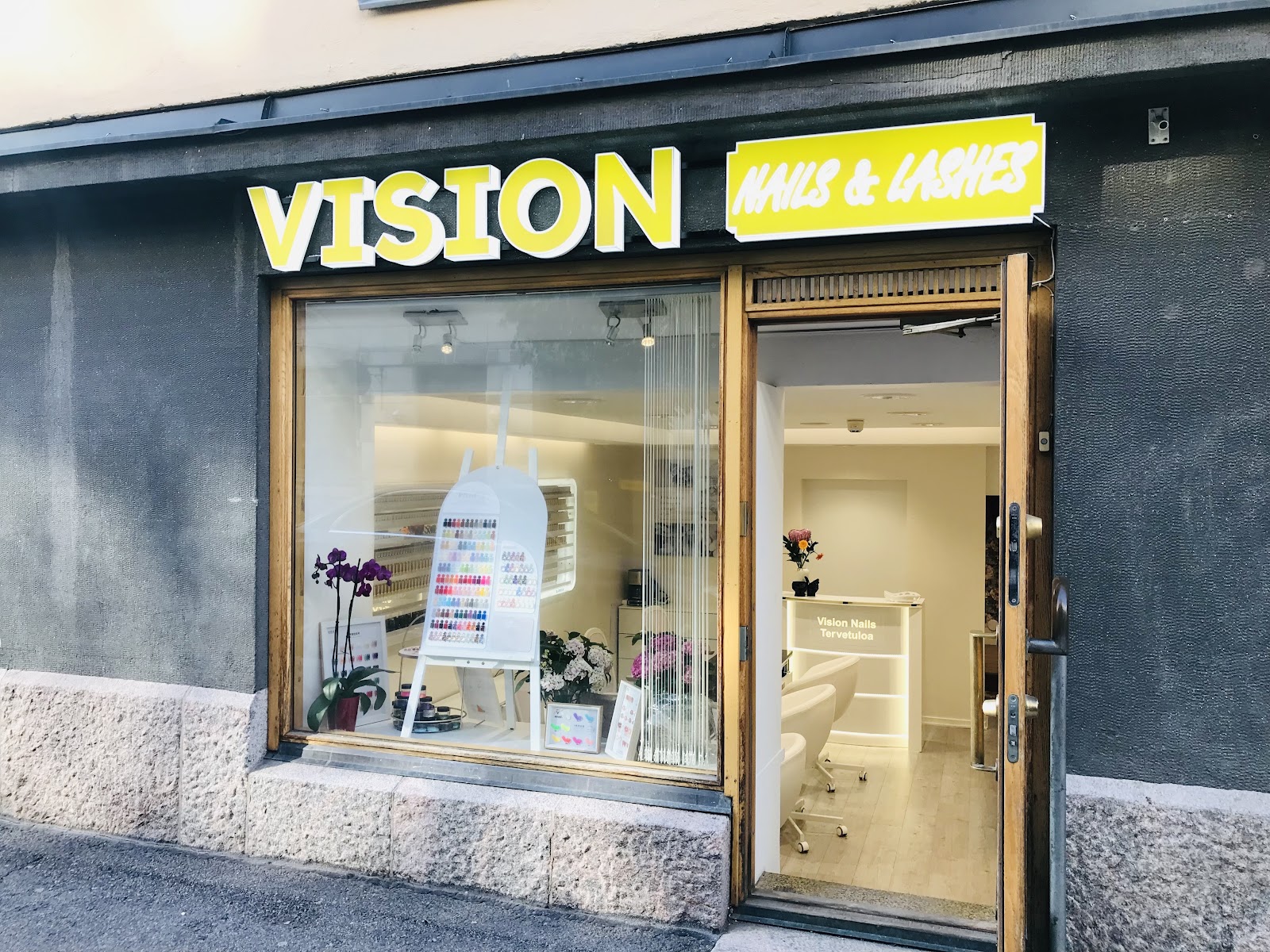VISION NAILS & LASHES kuva 6