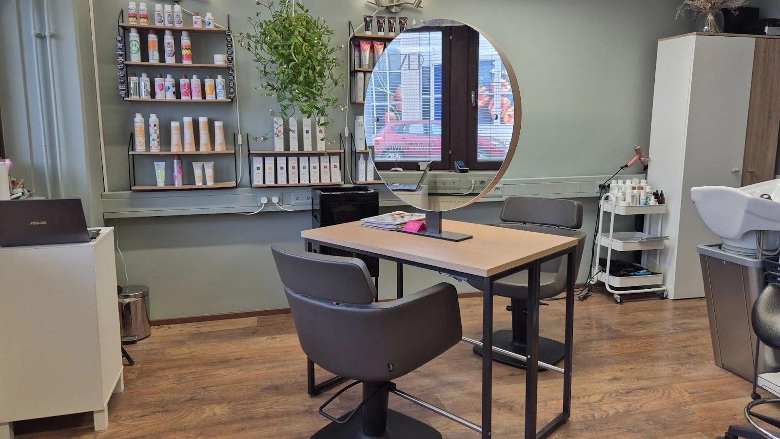 Parturi-Kampaamo Salon Tweezer